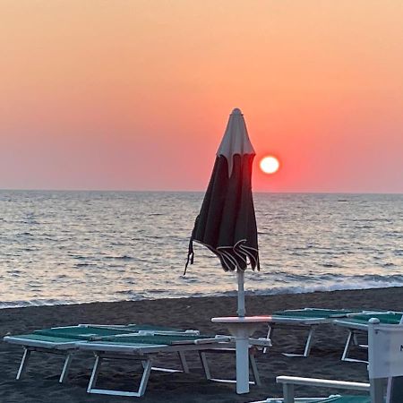 Vila Rosso Tramonto Luxury-White- Ladispoli, Lungomare Regina Elena 58 Exteriér fotografie